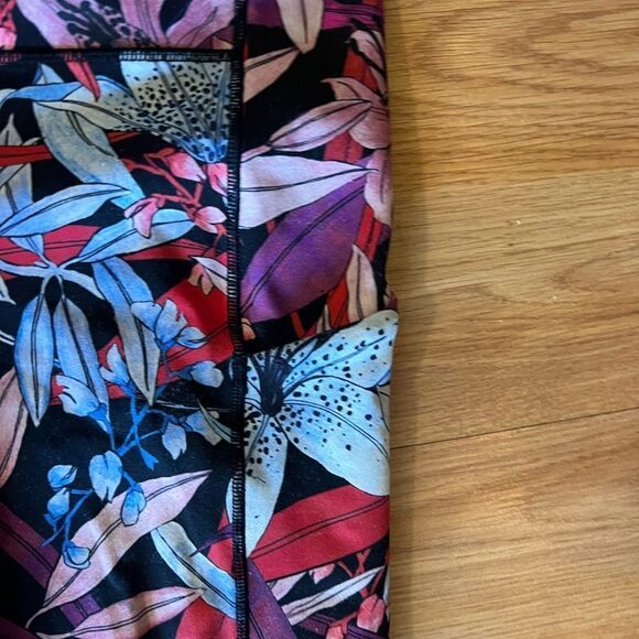 LULULEMON FAST AND FREE LEGGINGS - Picture 2 of 5